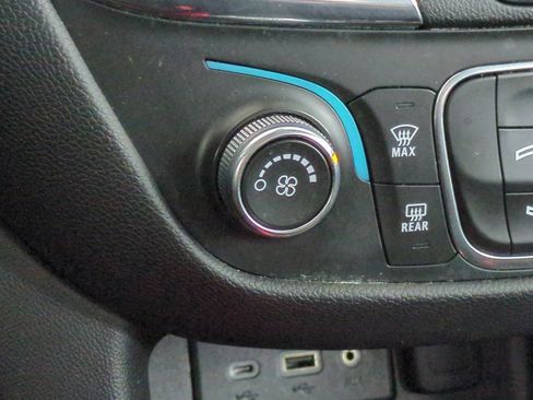 Used 2020 Chevrolet Equinox LT AWD/4WD image 28