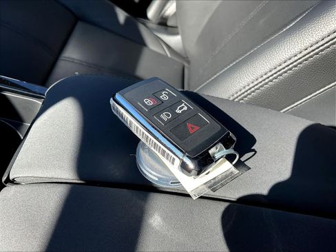 Used 2026 Land Rover Range Rover Velar Dynamic SE AWD/4WD image 12