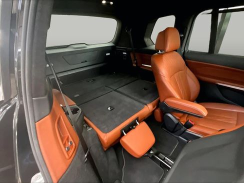 Used 2022 BMW X7 M50i AWD/4WD image 37