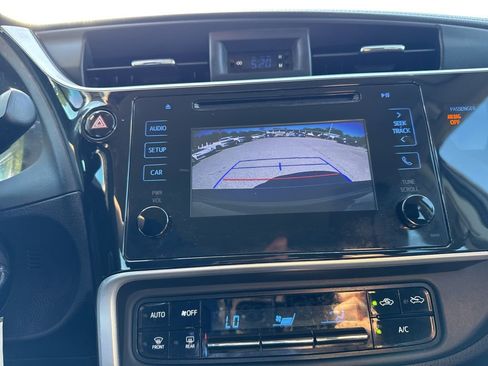 Used 2019 Toyota Corolla LE image 16