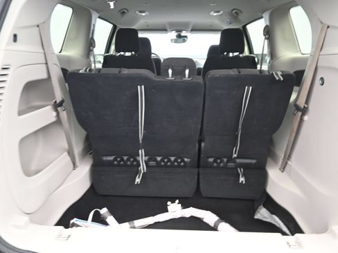 Used 2023 Chrysler Voyager LX FWD image 17