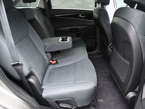 Used 2017 Kia Sorento AWD w/ LX Convenience Package image 19