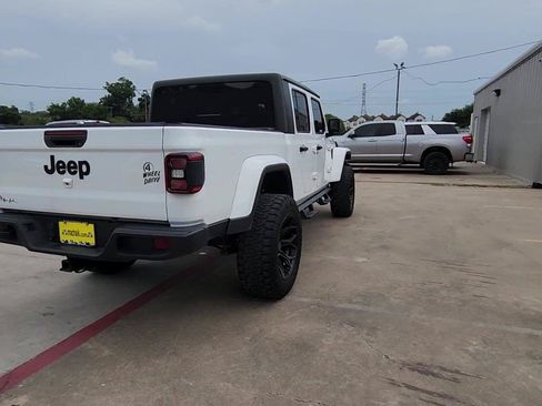 Used 2024 Jeep Gladiator Sport AWD/4WD image 8