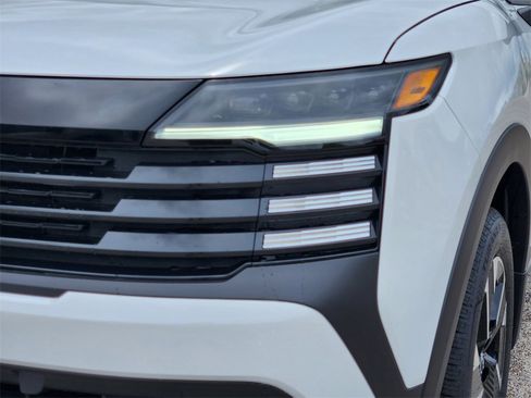 New 2025 Nissan Kicks SV image 5