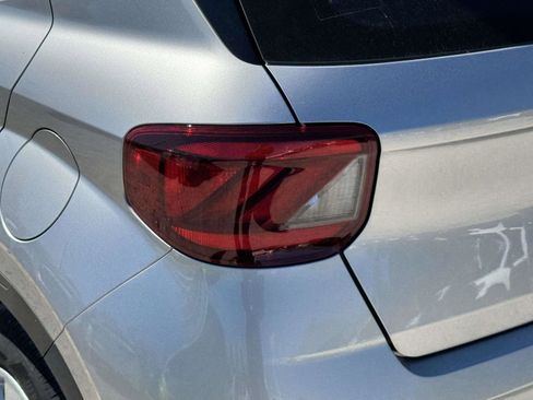 Used 2024 Hyundai Venue SE FWD image 8