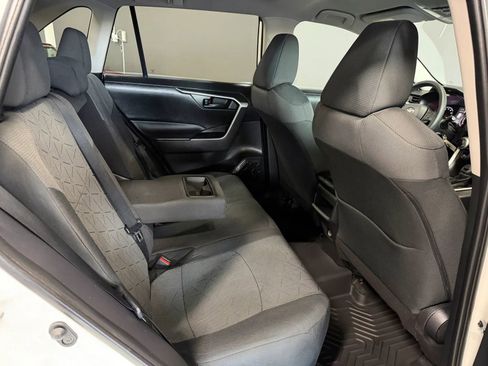 Used 2021 Toyota RAV4 LE w/ Carpet Mat Package (TMS) AWD/4WD image 17
