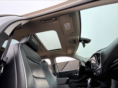 Used 2021 Chevrolet Traverse High Country image 15