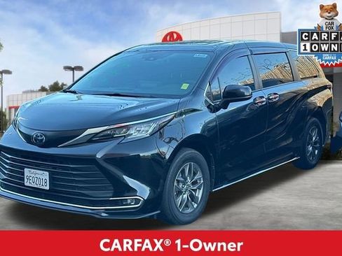Used 2023 Toyota Sienna XLE image 2