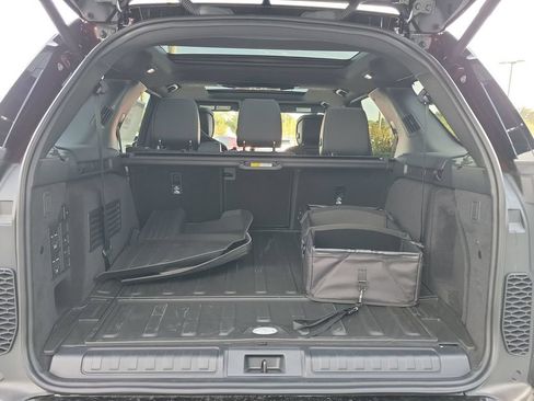 New 2026 Land Rover Discovery Limited Edition AWD/4WD image 11