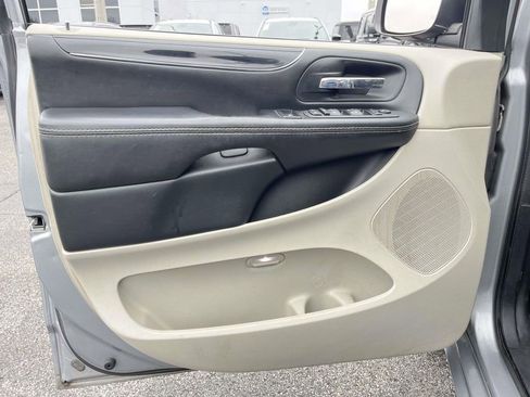 Used 2020 Dodge Grand Caravan SXT image 12