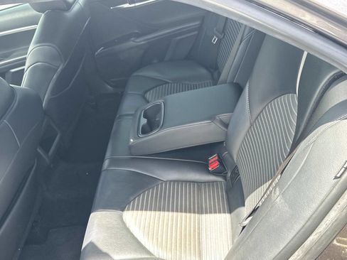 Used 2020 Toyota Camry SE image 9