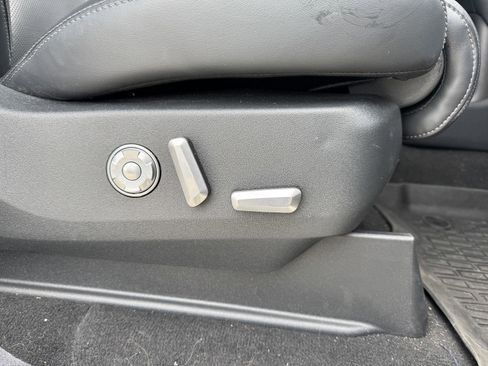 Used 2025 Lincoln Navigator Reserve w/ Jet Appearance Package image 33