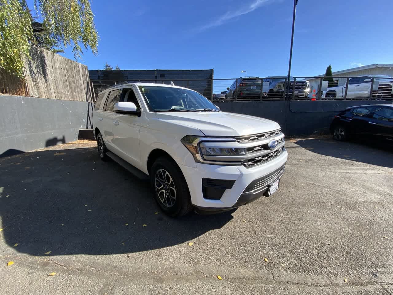 Used 2024 Ford Expedition XLT AWD/4WD image 8