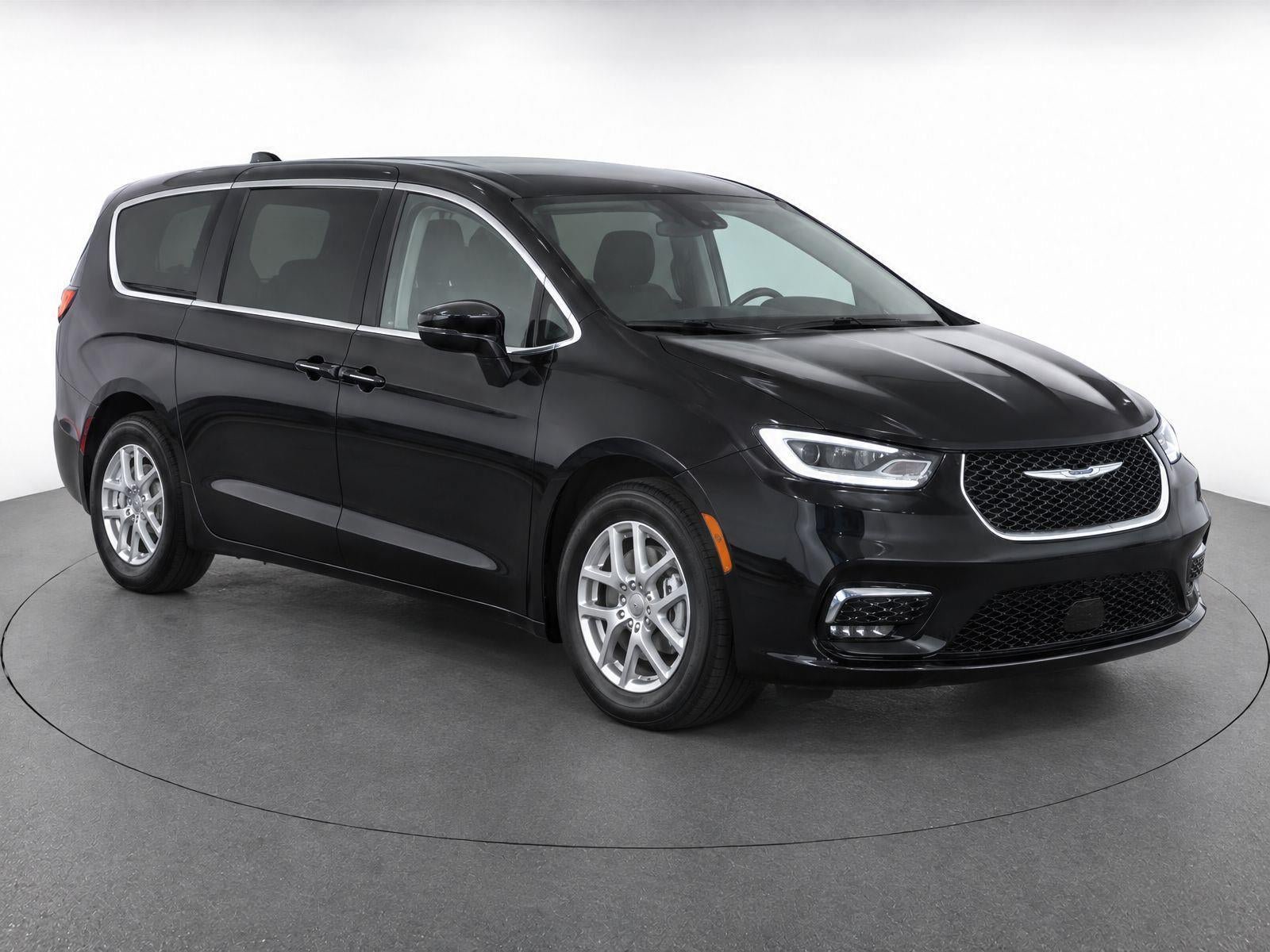 Used 2024 Chrysler Pacifica Touring-L FWD image 1