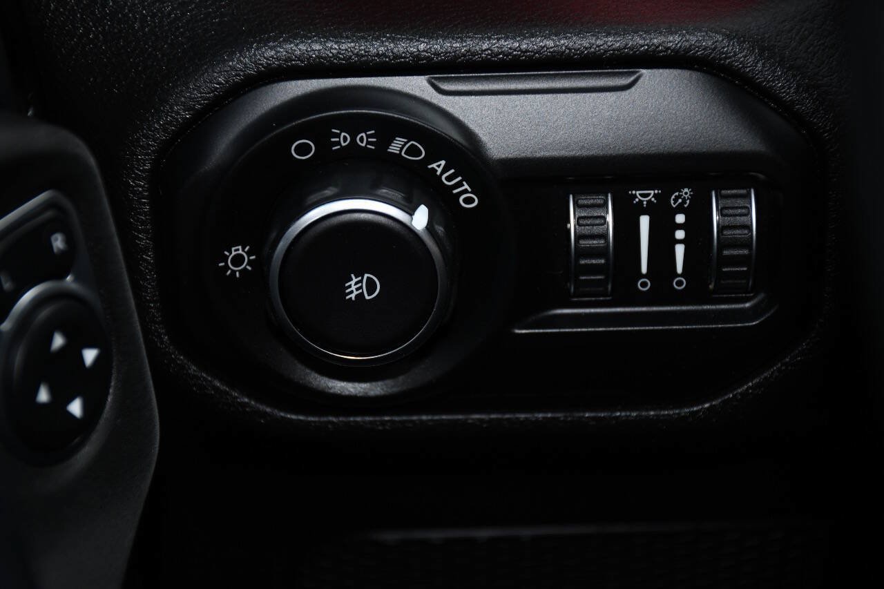 Used 2018 Jeep Wrangler Unlimited Rubicon AWD/4WD image 31