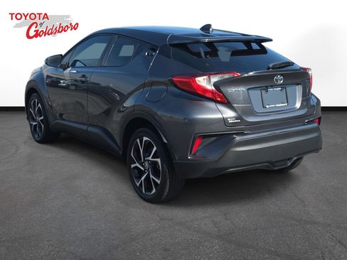 Used 2022 Toyota C-HR XLE FWD image 7