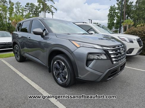Used 2025 Nissan Rogue SV FWD image 5