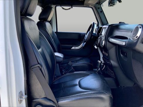 Used 2014 Jeep Wrangler Unlimited Rubicon AWD/4WD image 9