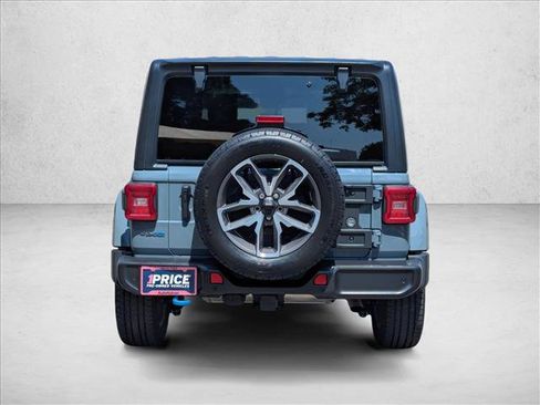 Used 2024 Jeep Wrangler Unlimited w/ Convenience Group AWD/4WD image 7