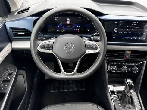 Used 2024 Volkswagen Taos SE image 14