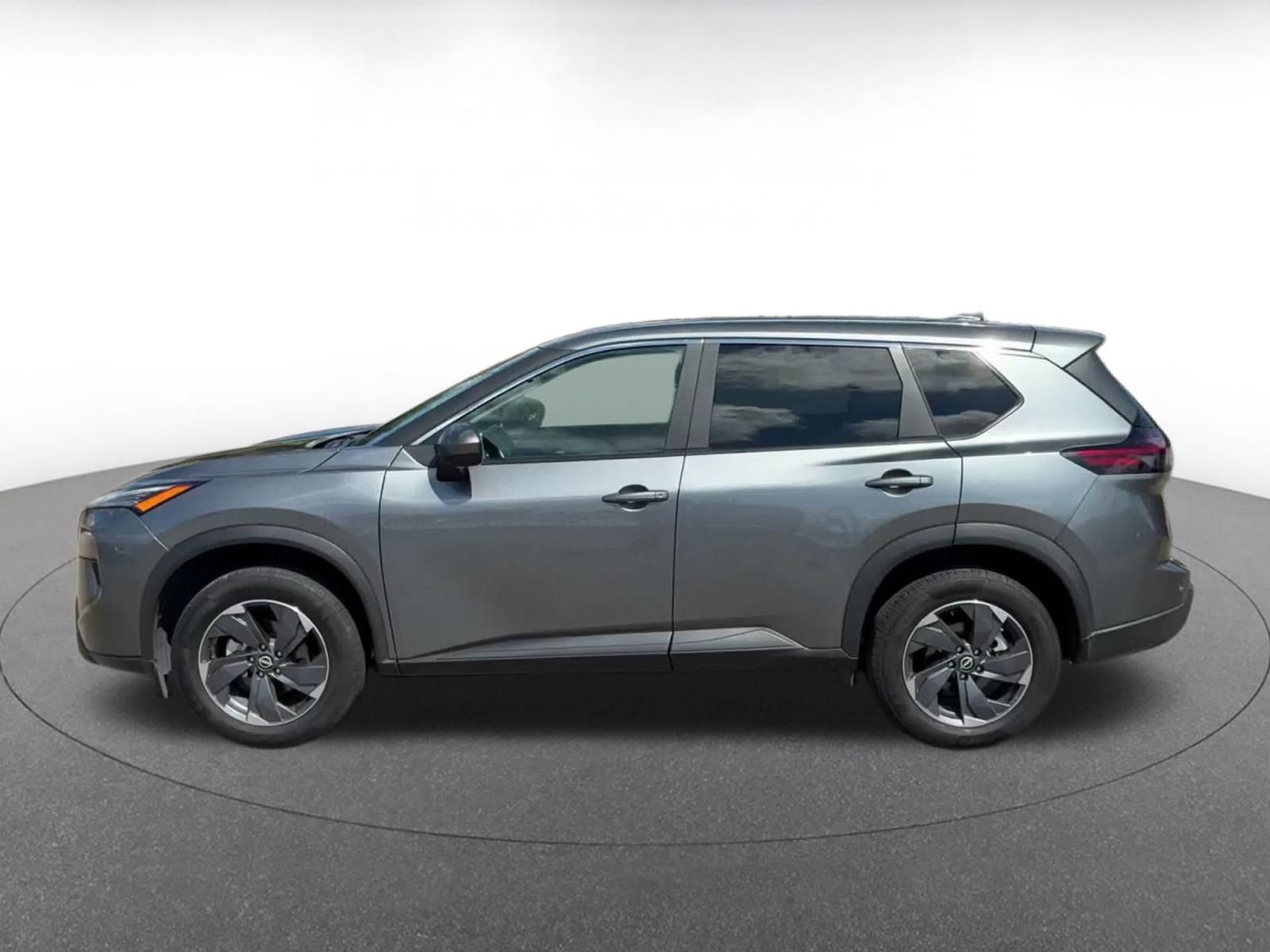 Used 2025 Nissan Rogue SV FWD image 8