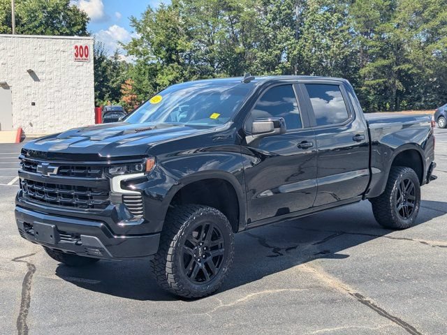 Used 2025 Chevrolet Silverado 1500 LT Trail Boss w/ Dark Appearance Package AWD/4WD image 3