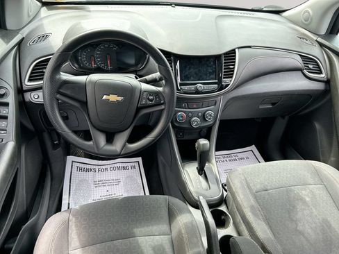 Used 2018 Chevrolet Trax LS AWD/4WD image 21