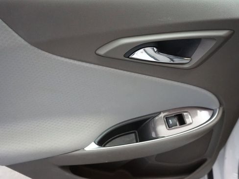 Used 2018 Chevrolet Malibu LT image 11