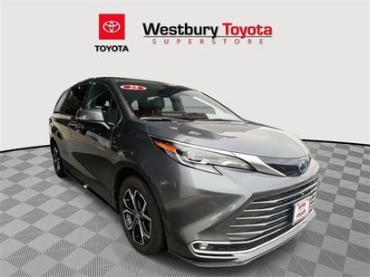 Used 2025 Toyota Sienna Platinum