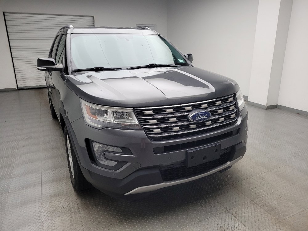 Used 2017 Ford Explorer XLT w/ Equipment Group 202A AWD/4WD image 14