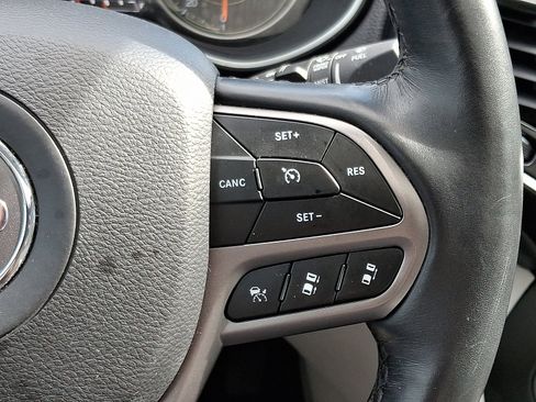 Used 2019 Jeep Cherokee Limited w/ Technology Group image 24