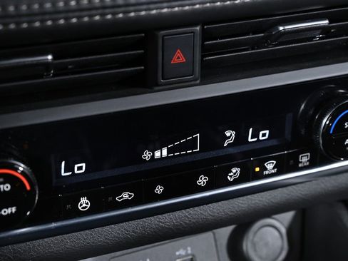 Used 2023 Nissan Rogue SV w/ SV Premium B Package image 17