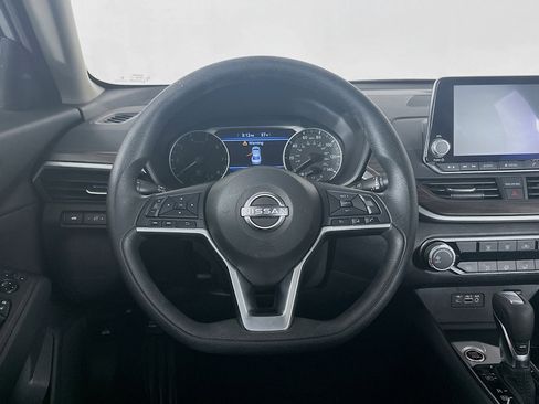 Used 2024 Nissan Altima 2.5 SV image 18