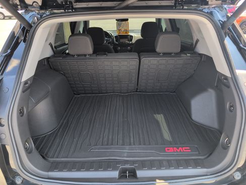 Used 2024 GMC Terrain SLE w/ Driver Convenience Package FWD image 6