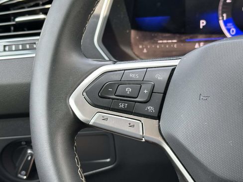 Used 2022 Volkswagen Tiguan SE AWD/4WD image 23