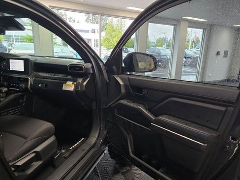 Used 2024 Toyota Tacoma SR5 AWD/4WD image 38