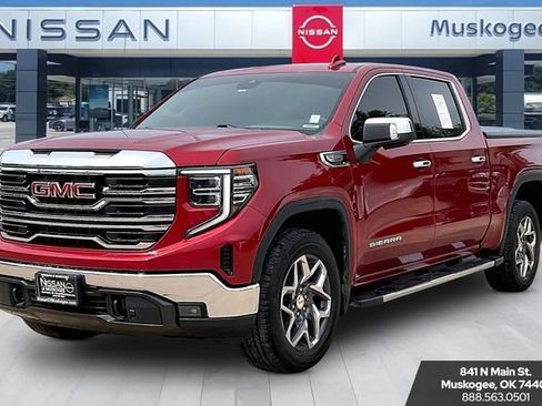 Used 2023 GMC Sierra 1500 SLT AWD/4WD image 3