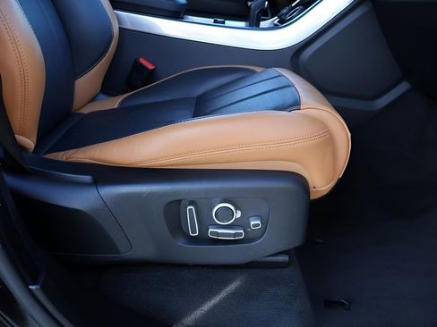 Used 2018 Land Rover Range Rover Sport HSE Dynamic image 11