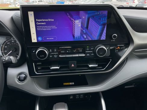 Used 2023 Toyota Highlander XLE image 19