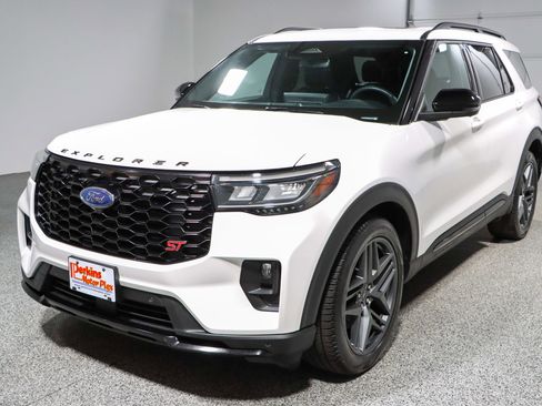 Used 2025 Ford Explorer ST AWD/4WD image 34