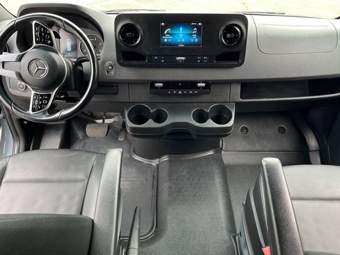 Used 2021 Mercedes-Benz Sprinter 2500 image 7