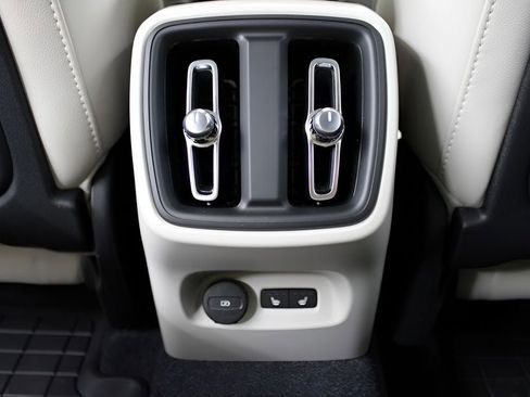 New 2026 Volvo XC40 B5 Ultra w/ Protection Package Premier image 31