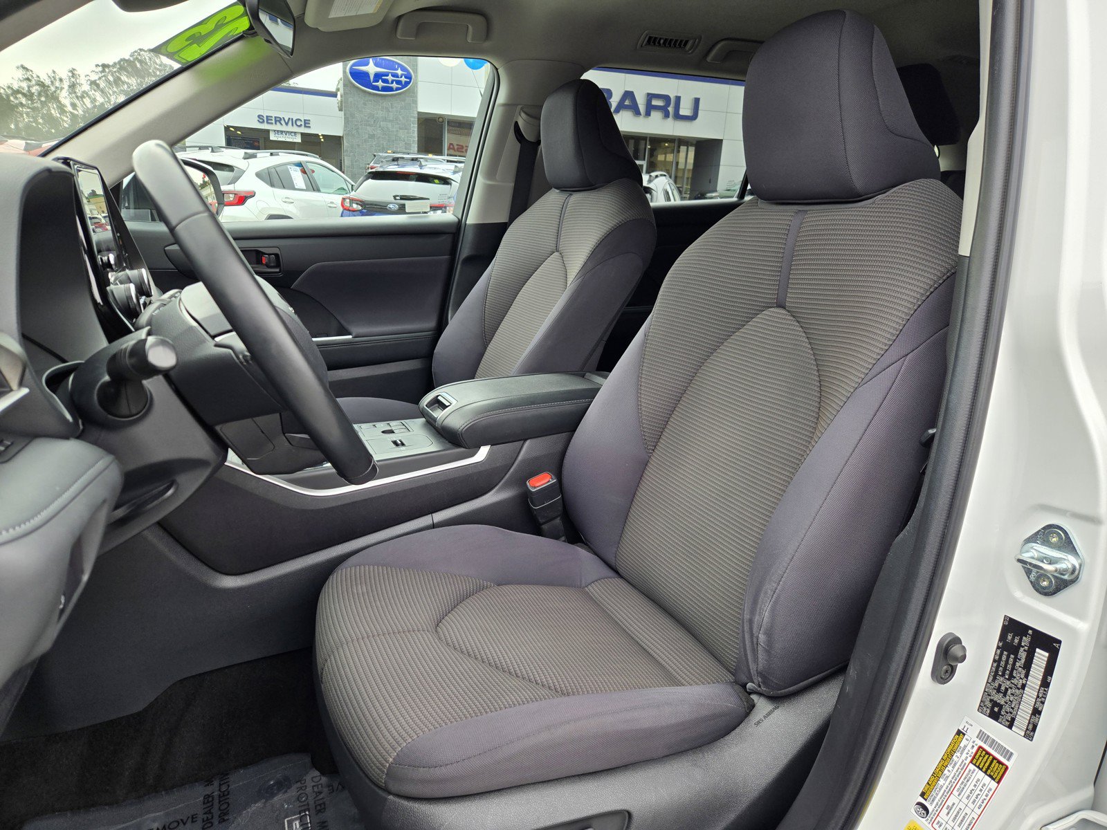 Used 2023 Toyota Highlander LE FWD image 15