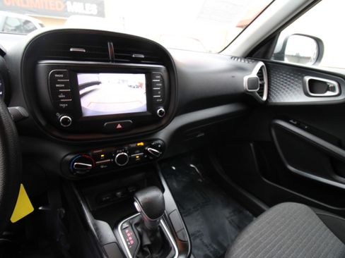 Used 2020 Kia Soul S image 28