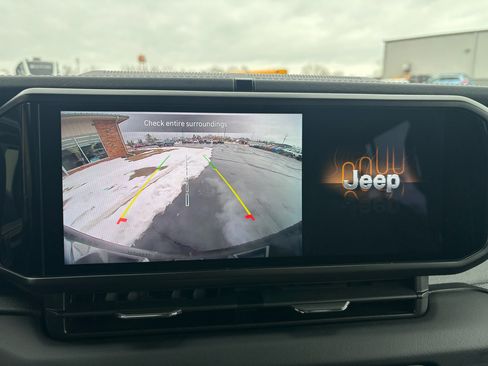 Used 2024 Jeep Wrangler Sahara image 21