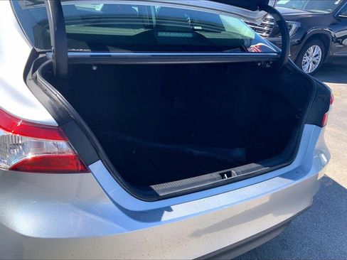 Used 2020 Toyota Camry LE FWD image 4