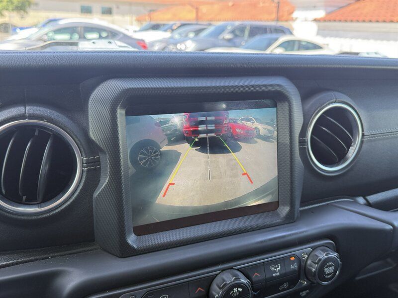 Used 2019 Jeep Wrangler Unlimited Sahara AWD/4WD image 22