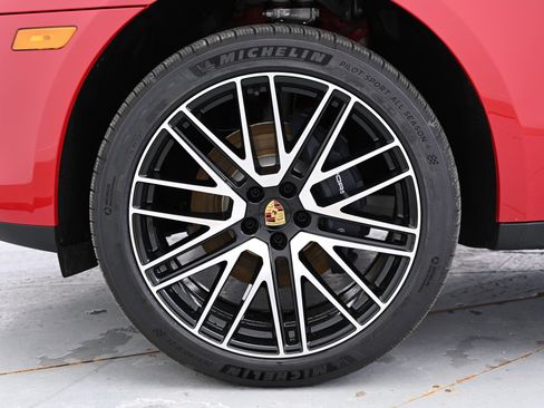 Used 2025 Porsche Macan image 15