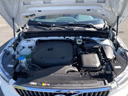 Used 2022 Volvo XC40 T5 Inscription w/ Climate Package image 14