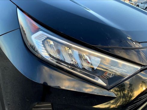 Used 2021 Toyota RAV4 XLE Premium image 26